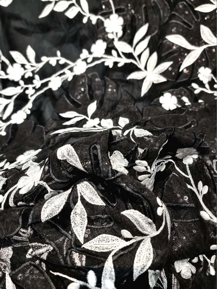 Tesatura premium - dantela cu broderie aplicată pe suport de tulle fin, model floral, Negru / Alb - imagine 2
