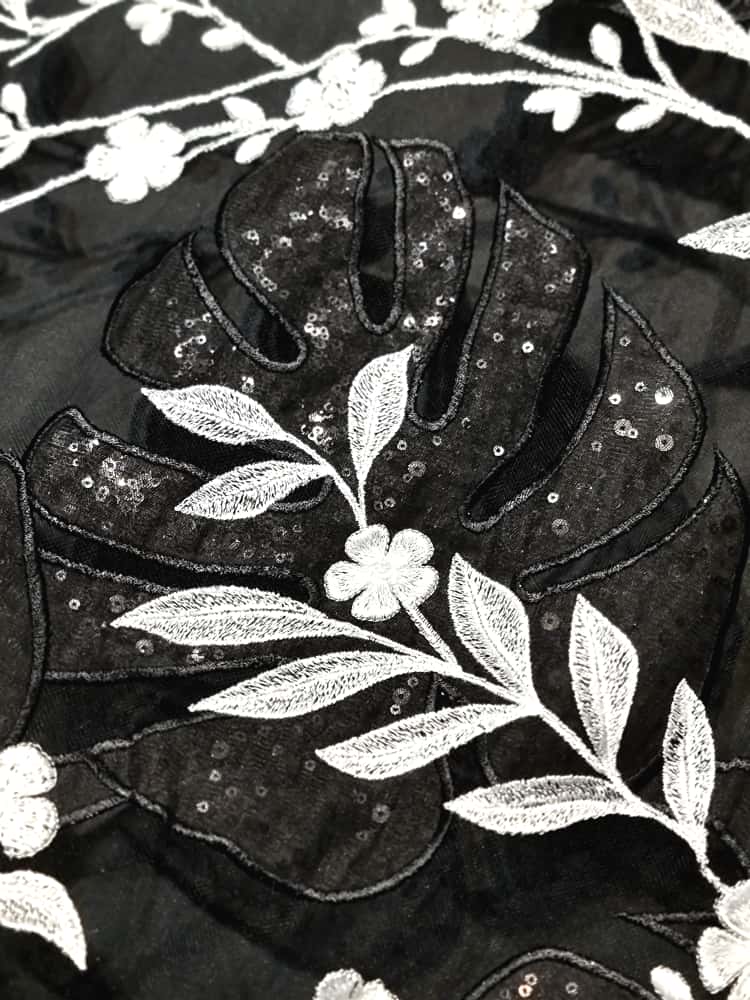 Tesatura premium - dantela cu broderie aplicată pe suport de tulle fin, model floral, Negru / Alb - imagine 3