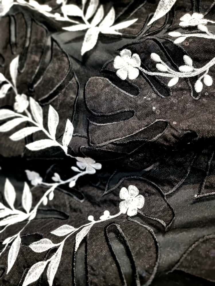 Tesatura premium - dantela cu broderie aplicată pe suport de tulle fin, model floral, Negru / Alb - imagine 9