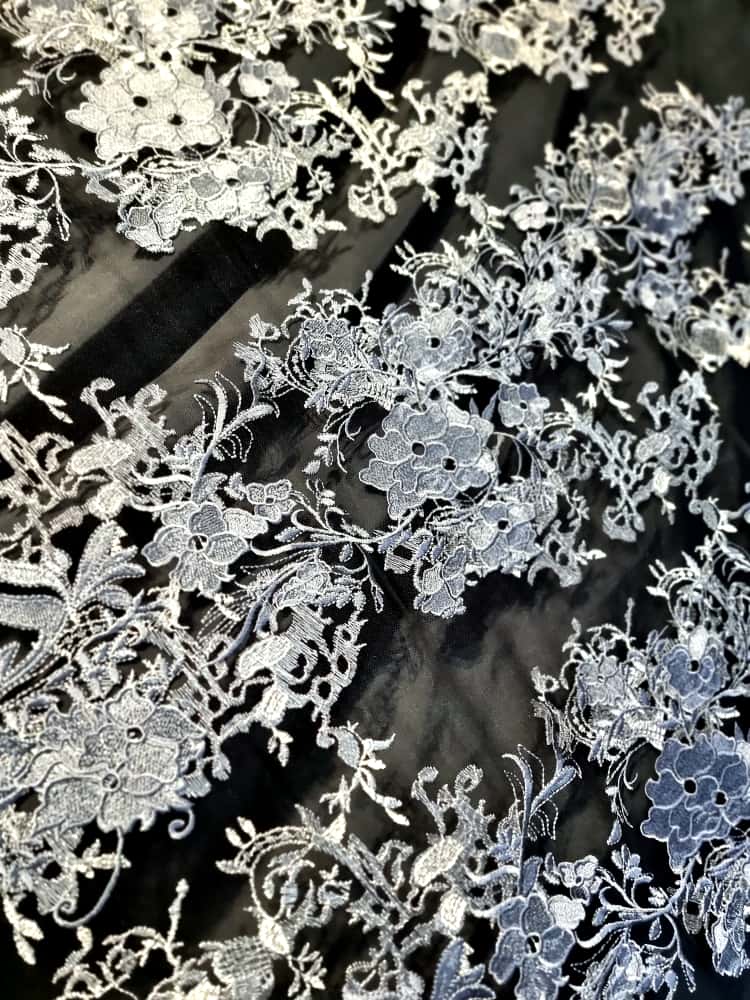 Dantela brodata - design floral pe tulle usor elastic, Gri / Negru / Argintiu - imagine 6