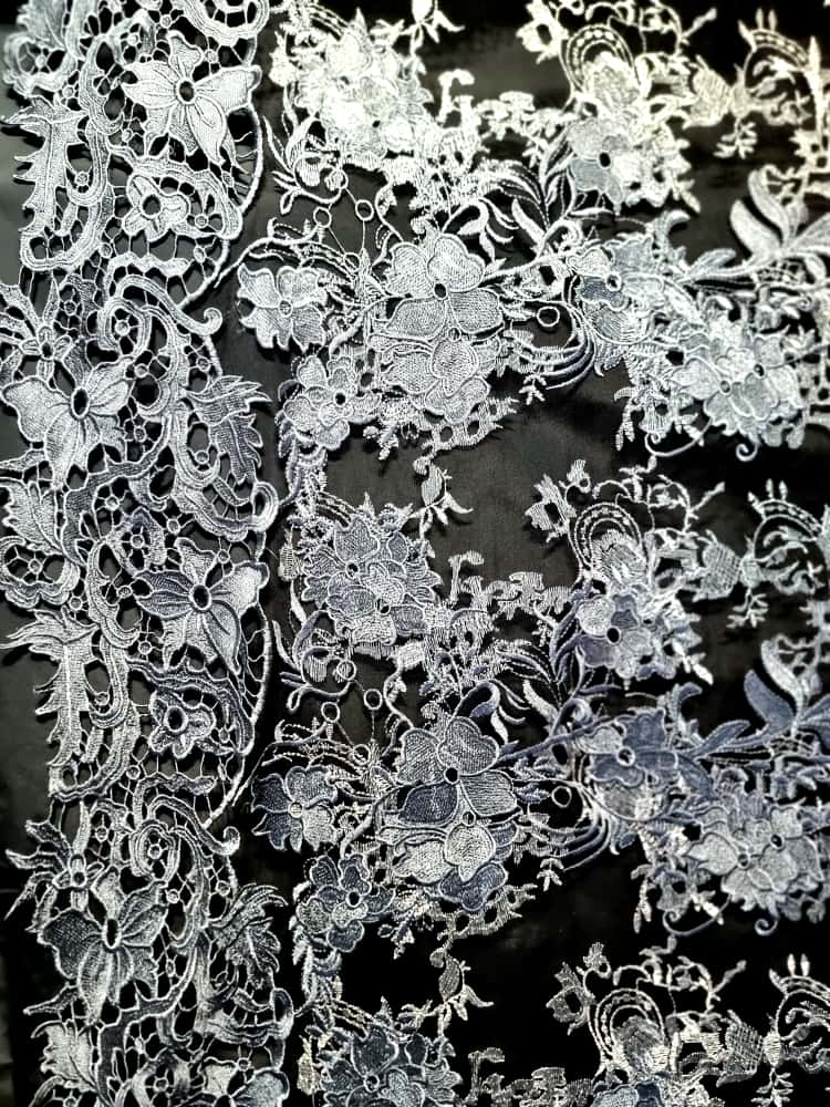 Dantela brodata - design floral pe tulle usor elastic, Gri / Negru / Argintiu - imagine 9