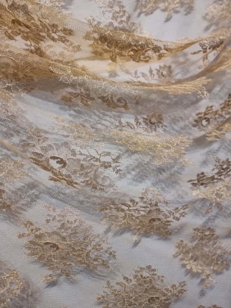 Dantela fina Chantilly cu inserții discrete lurex si borduri simetrice, Galben - auriu - imagine 2