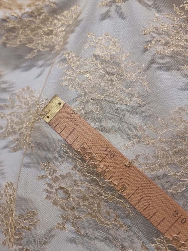 Dantela fina Chantilly cu inserții discrete lurex si borduri simetrice, Galben - auriu - imagine 11
