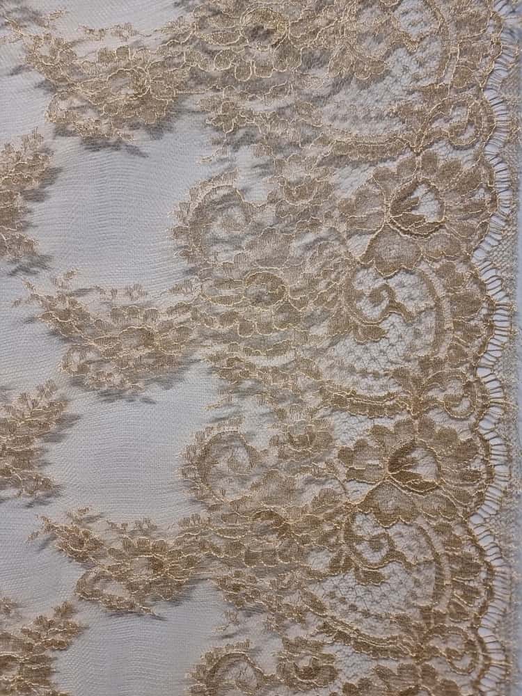 Dantela fina Chantilly cu inserții discrete lurex si borduri simetrice, Galben - auriu - imagine 9