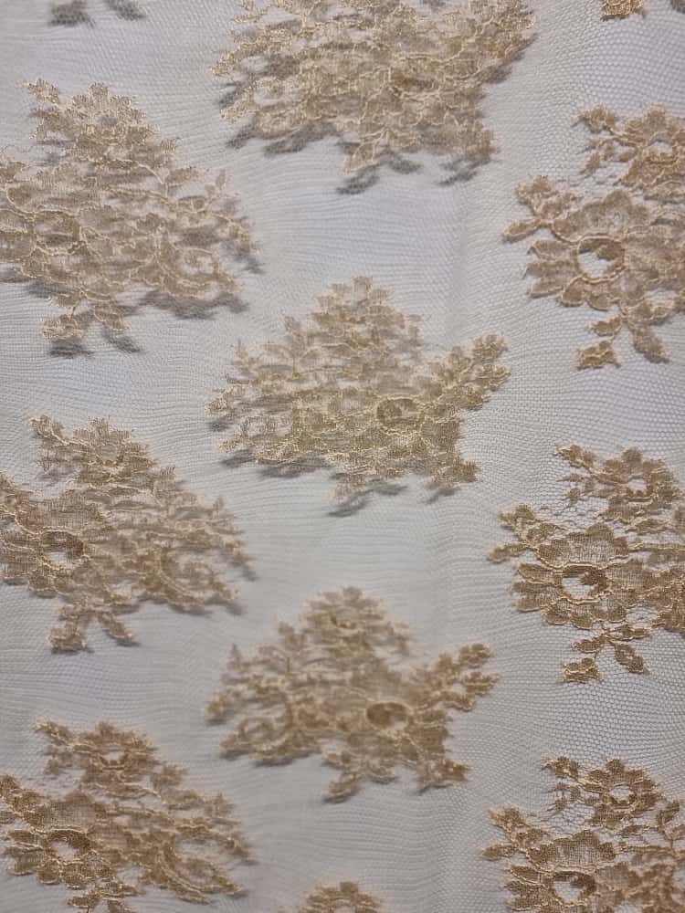 Dantela fina Chantilly cu inserții discrete lurex si borduri simetrice, Galben - auriu - imagine 4