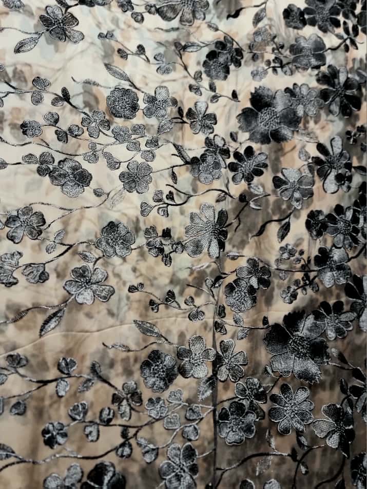 Dantelă cu bordură bogata si model floral 3D, Negru intens - imagine 2