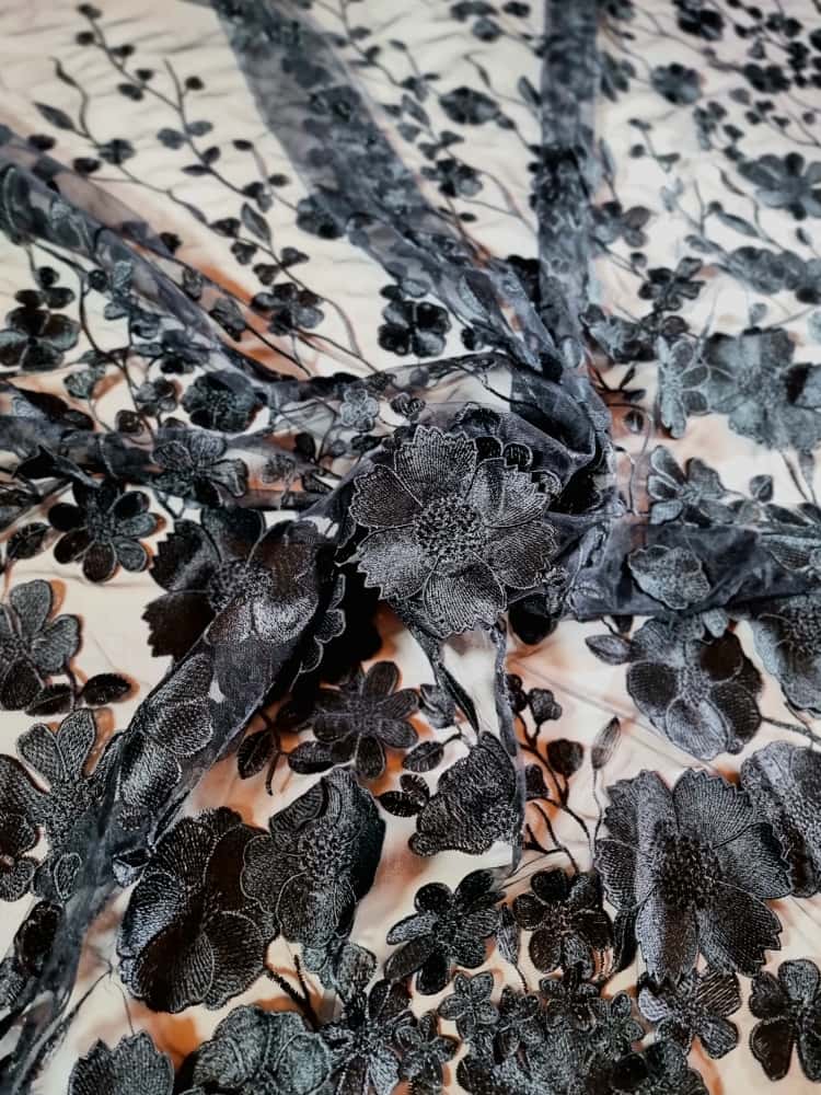 Dantelă cu bordură bogata si model floral 3D, Negru intens - imagine 11