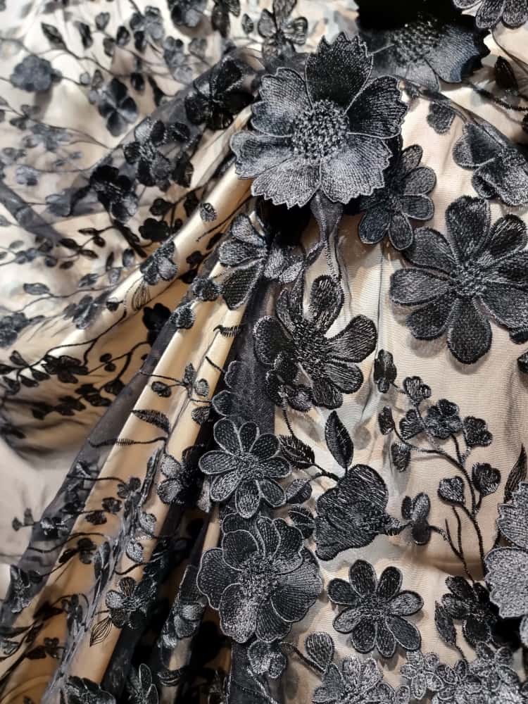 Dantelă cu bordură bogata si model floral 3D, Negru intens - imagine 7