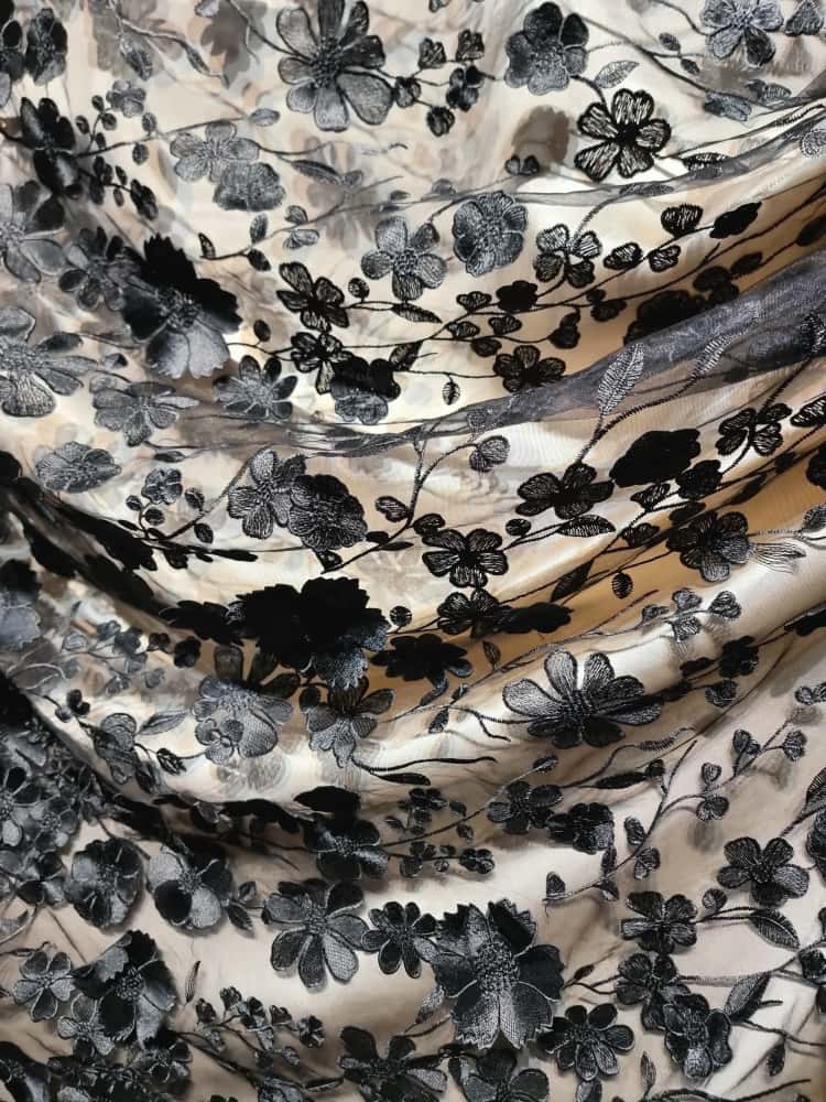 Dantelă cu bordură bogata si model floral 3D, Negru intens - imagine 8