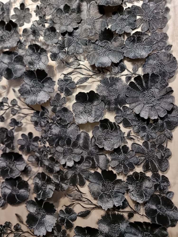 Dantelă cu bordură bogata si model floral 3D, Negru intens - imagine 10