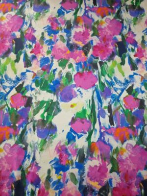 Tesatura Jacquard din matase naturala  - Imprimeu cu flori picturale,  Cyclamen / Violet / Ivoire