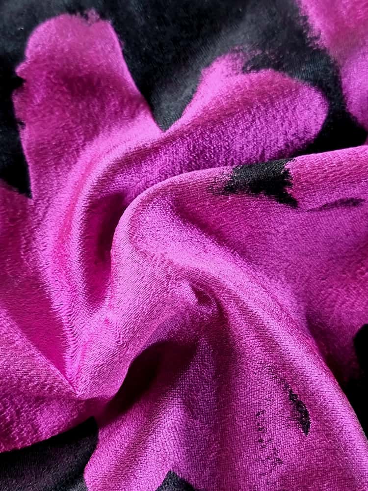 Tesatura Jacquard cu flori cyclamen pe fond Negru - imagine 8