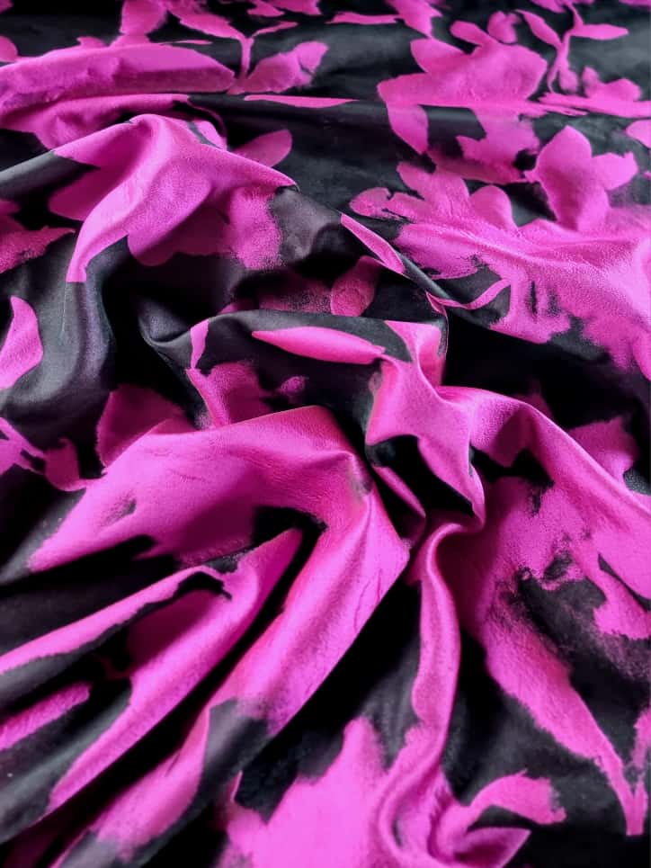 Tesatura Jacquard cu flori cyclamen pe fond Negru - imagine 6