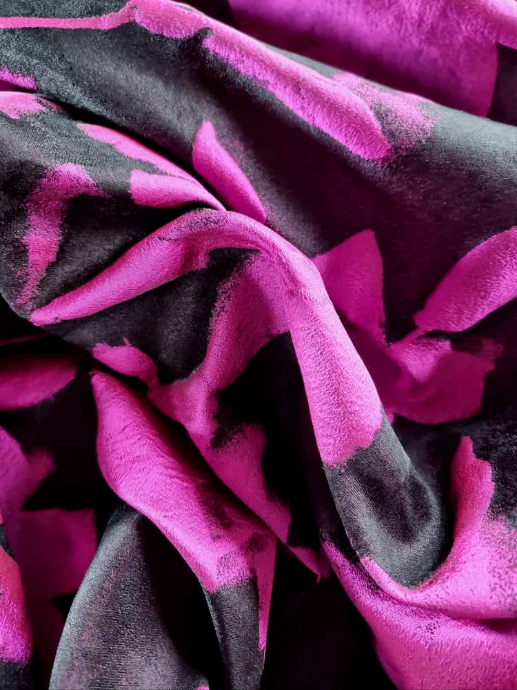 Tesatura Jacquard cu flori cyclamen pe fond Negru - imagine 7