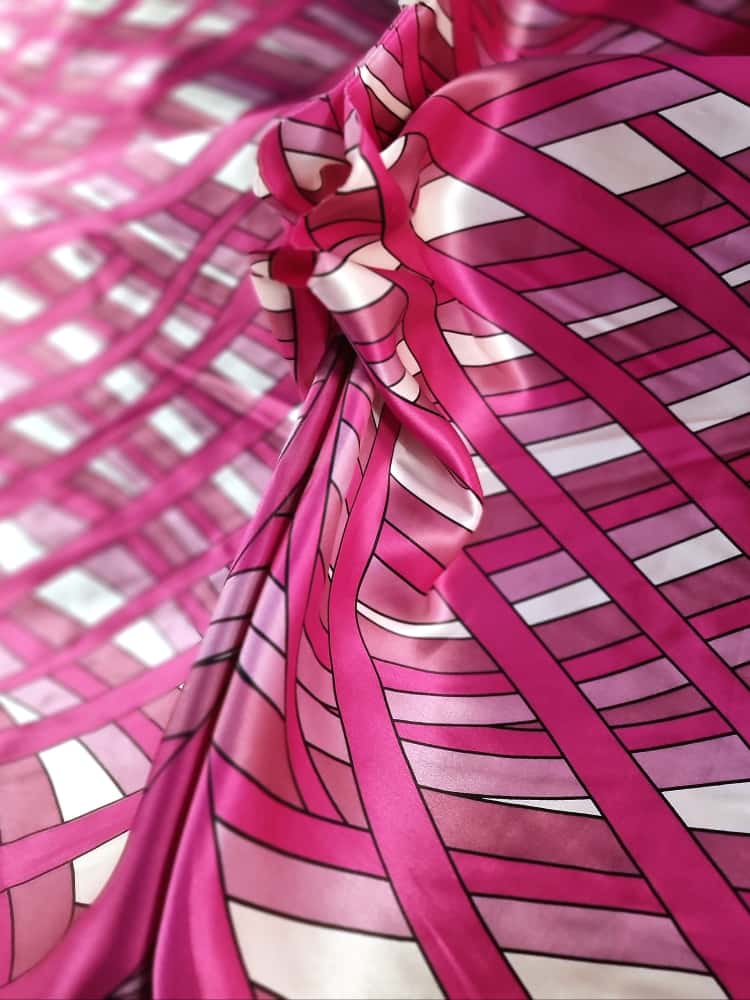 Tesatura din matase naturală satinata - design abstract, nuanțe Cyclamen - imagine 5