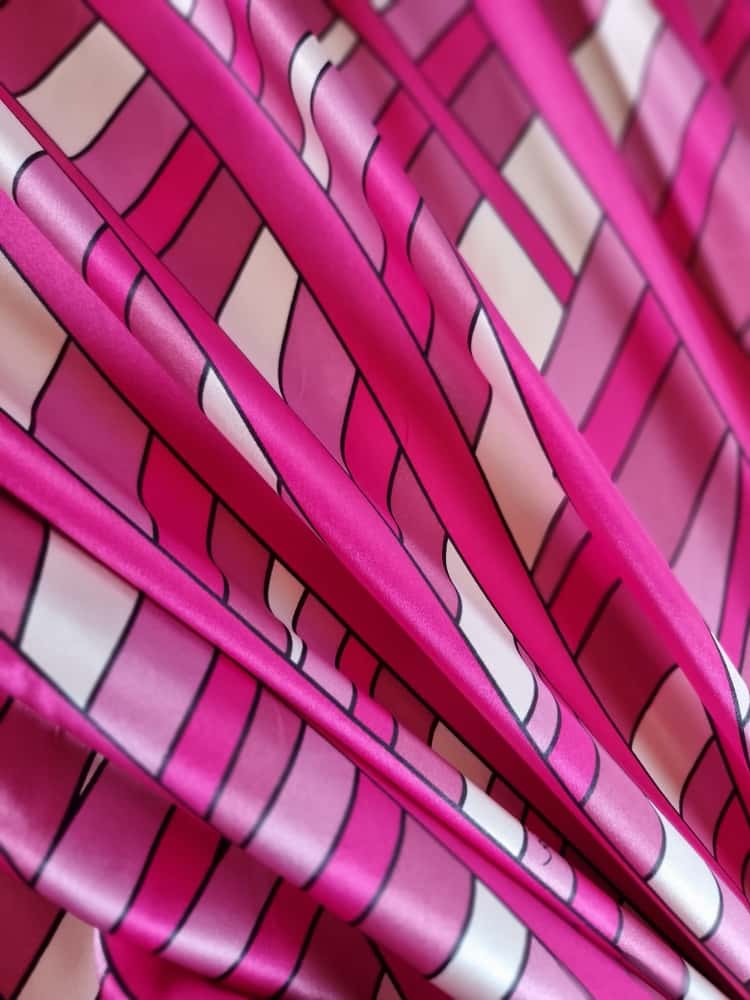 Tesatura din matase naturală satinata - design abstract, nuanțe Cyclamen - imagine 4