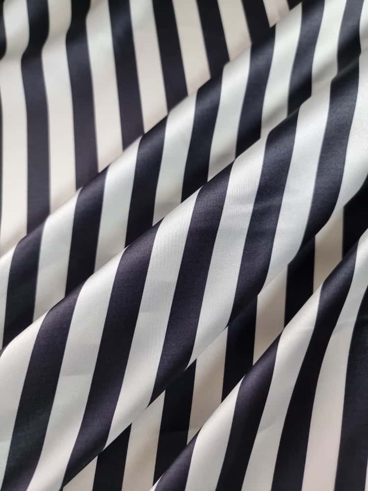 Tesatura din matase naturala satinata - design liniar - dungi, Alb / Negru - imagine 7