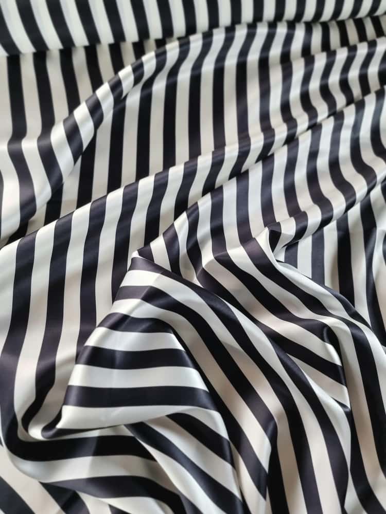 Tesatura din matase naturala satinata - design liniar - dungi, Alb / Negru - imagine 5