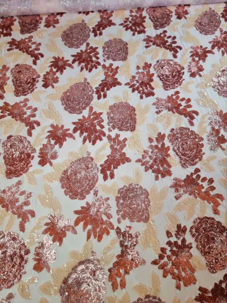 Tesatura cu paiete aplicate pe suport de tulle fin roz pal - floral, Cupru / Ivoire / Roz