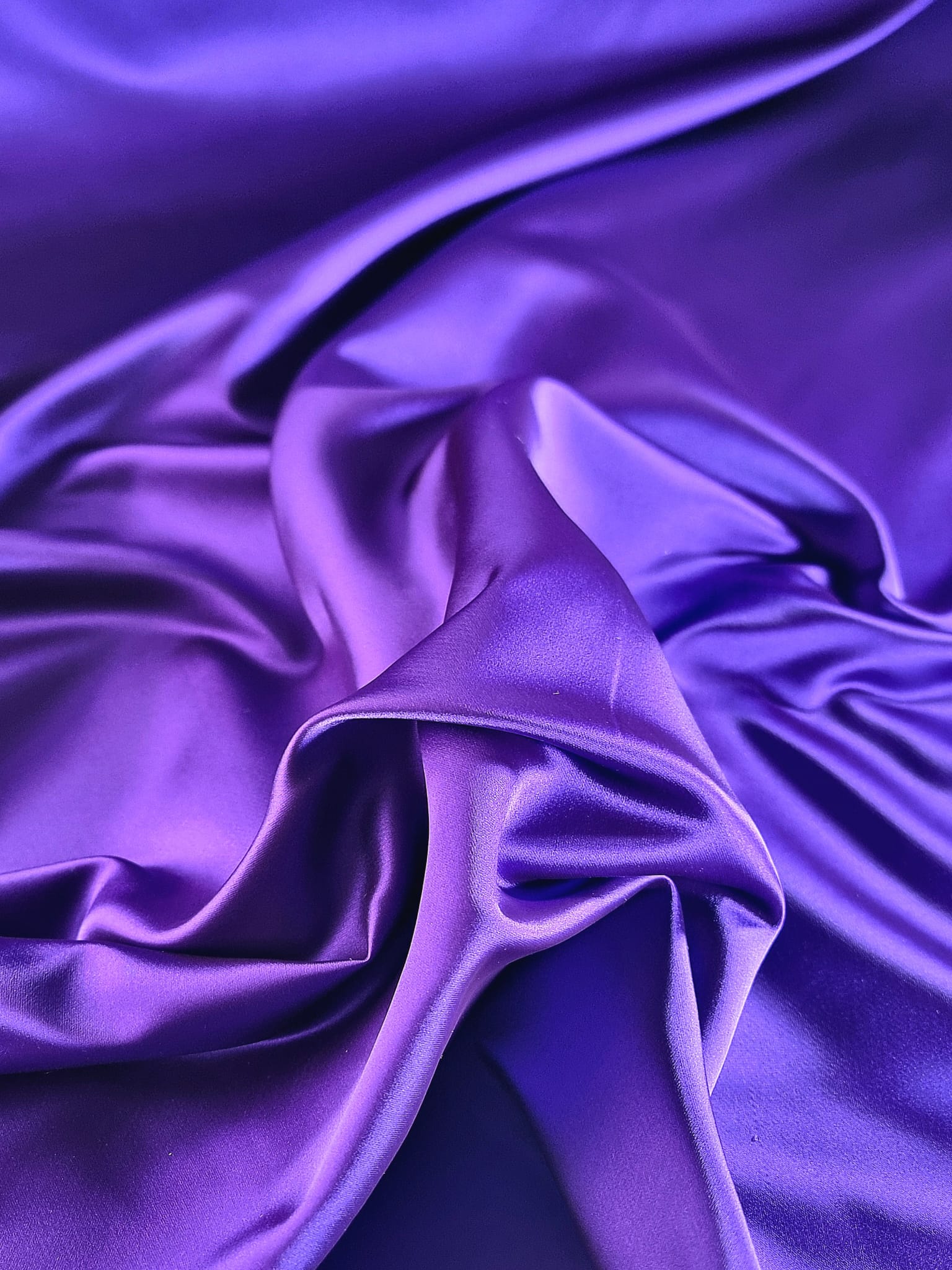 Tesatura tip tafta duchesse uni, Mov Cardinale