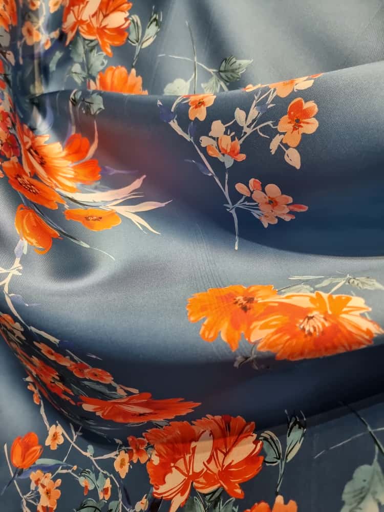 Tesatura twill din matase naturala - tip mikado Imprimată cu flori portocalii pe fond albastru petrol - imagine 9