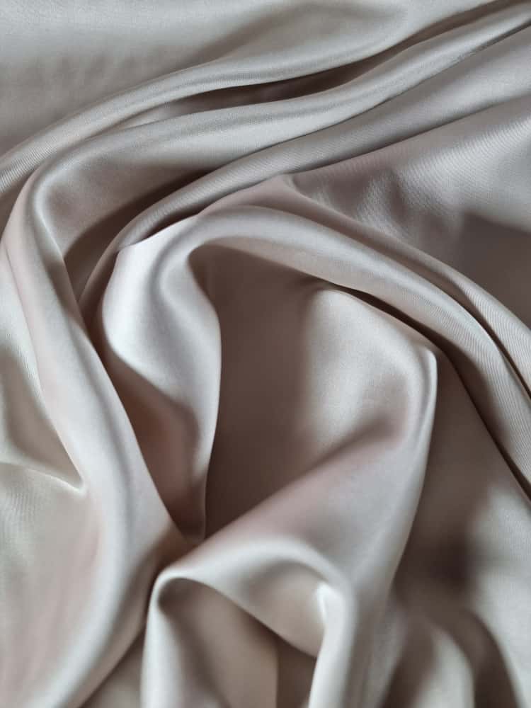 Tesatura satinata - fina din viscoza , design uni, Bej deschis - imagine 3