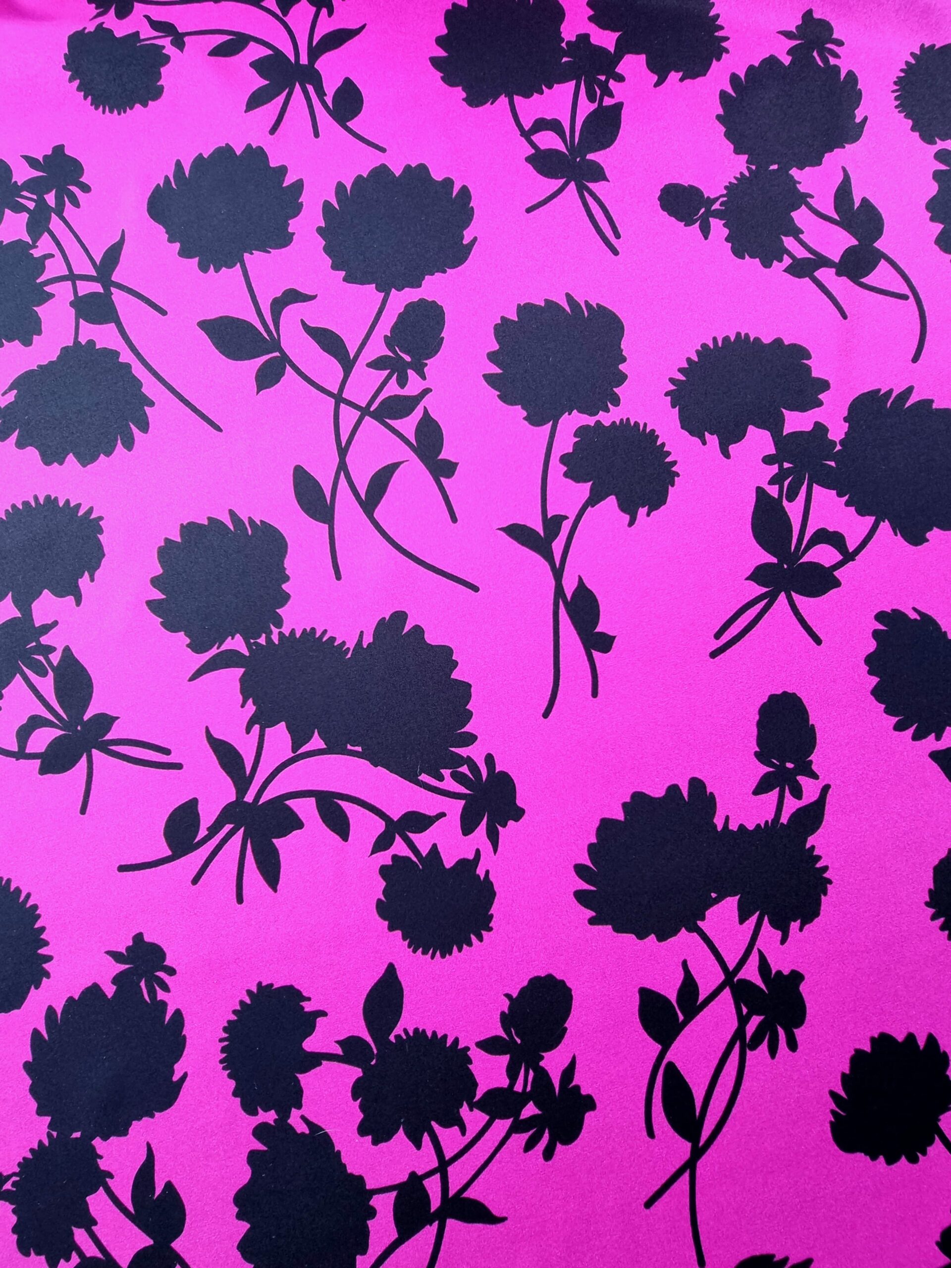 Tesatura crepe de chine din matase naturala - Imprimeu cu flori schitate Negre pe fond Cyclamen - imagine 9