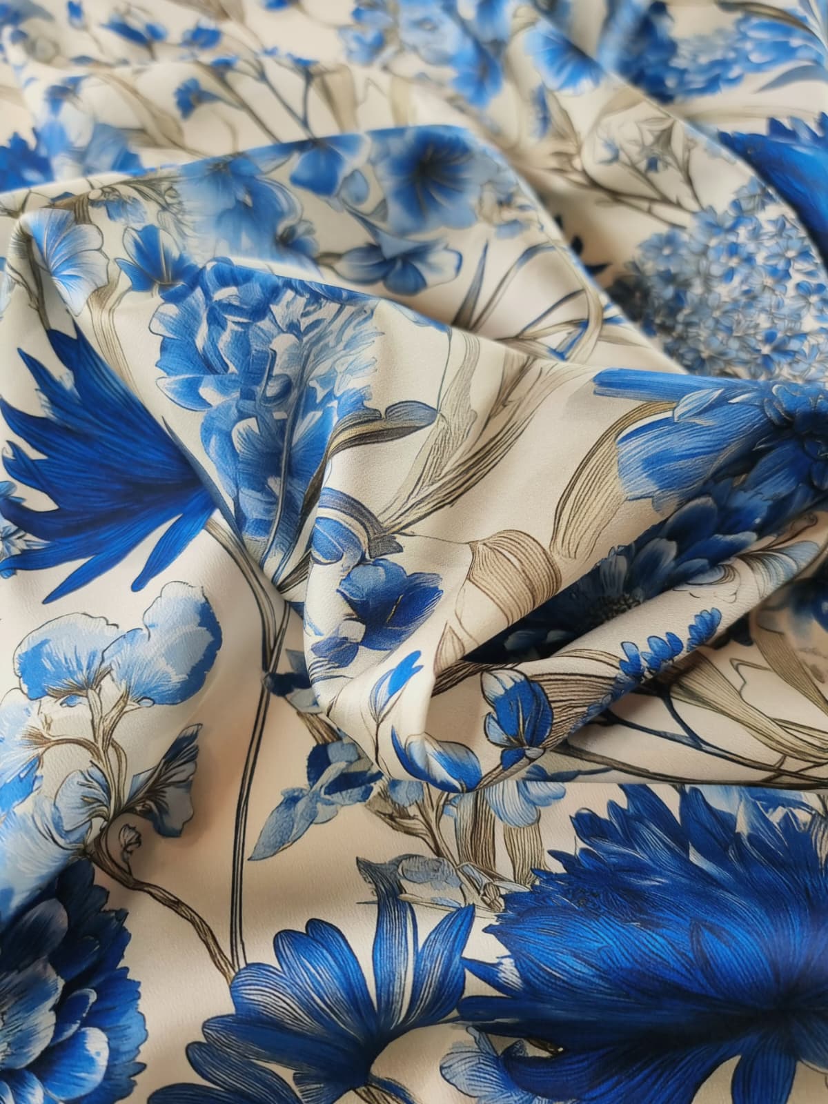 Tesatura crepe de chine din matase naturala - design floral, Albastru / Ivoire - imagine 2