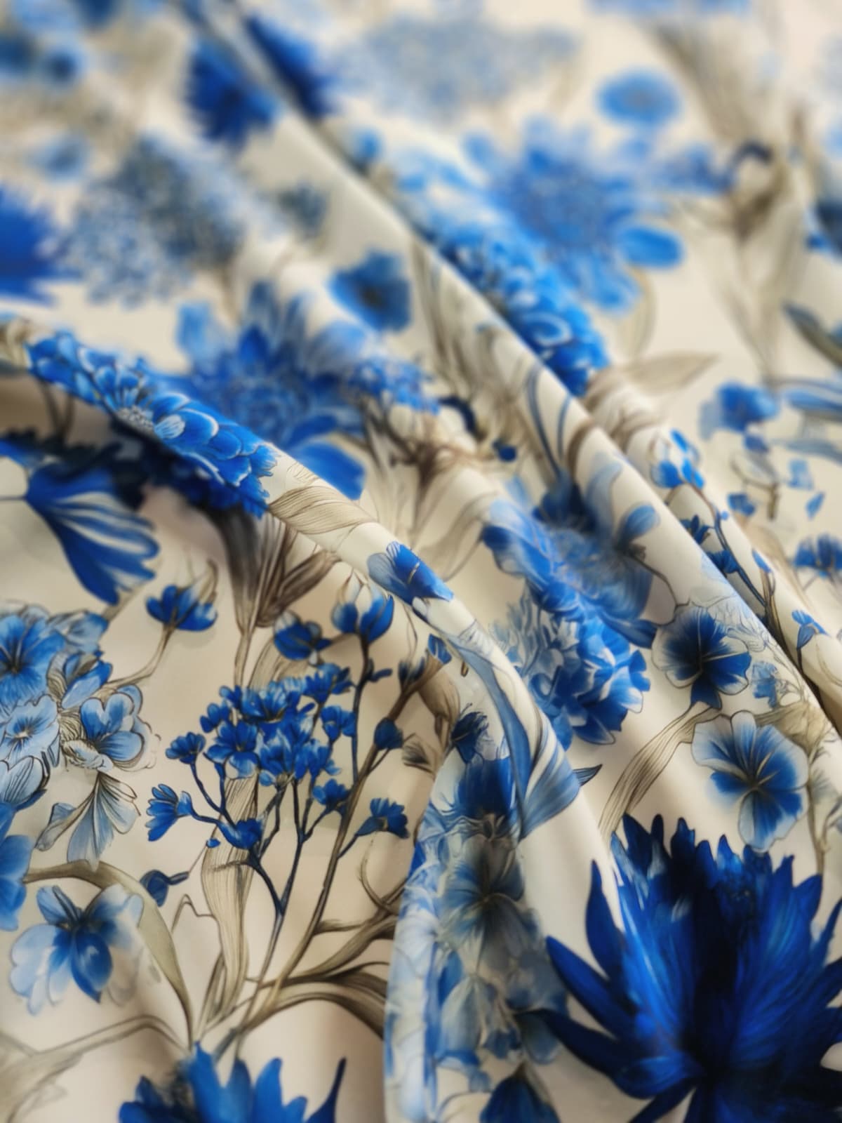 Tesatura crepe de chine din matase naturala - design floral, Albastru / Ivoire - imagine 3