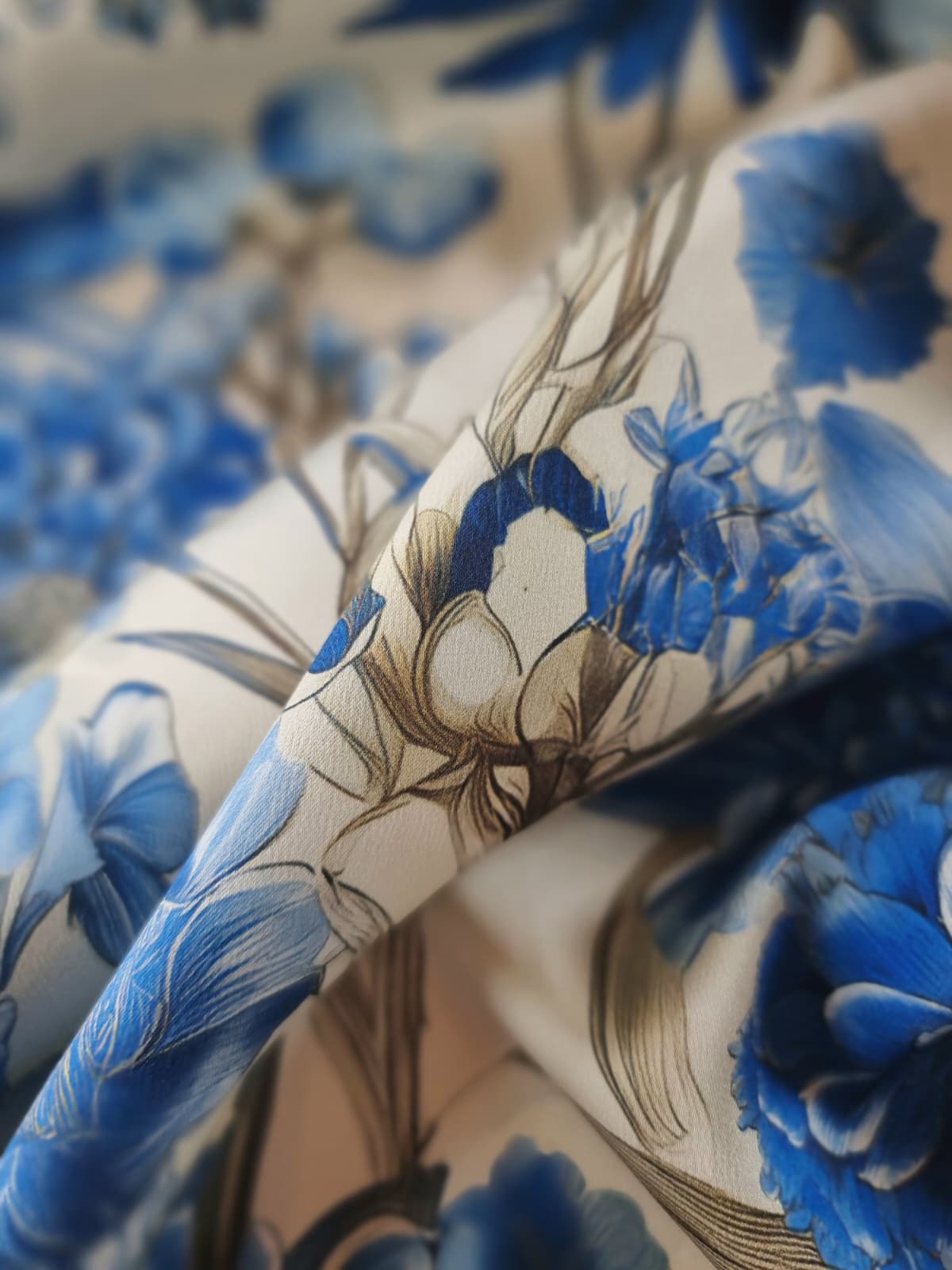 Tesatura crepe de chine din matase naturala - design floral, Albastru / Ivoire - imagine 4