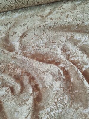 Dantela ajurată din fibre naturale - model floral, Bej / Cafea cu lapte