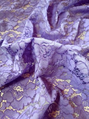 Dantela ajurată din fibre naturale - model floral, Lila