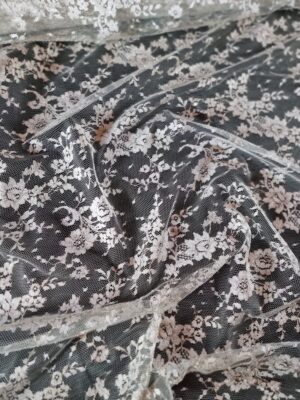 Dantela premium cu bordura  - model floral,  Grej cu fir Auriu