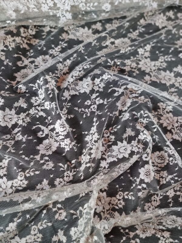 Dantela premium cu bordura  – model floral,  Grej cu fir Auriu