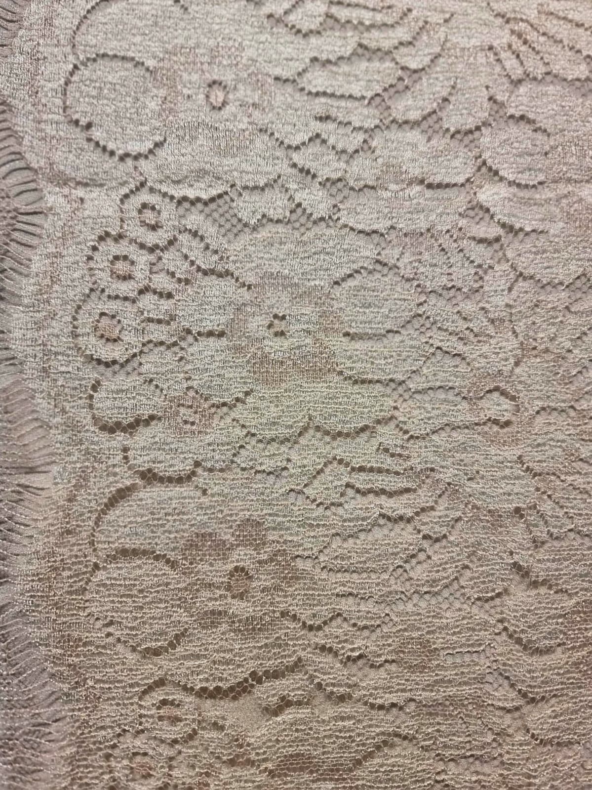 Dantela fina cu model floral - tip Chantilly, Bej deschis - imagine 8