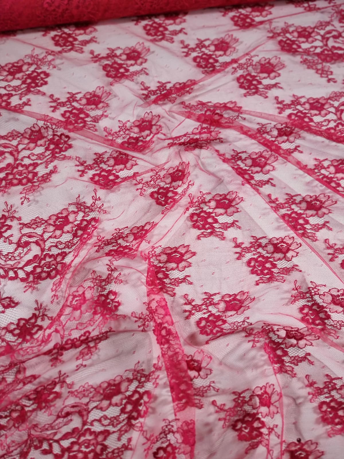 Dantela fina model floral - tip Chantilly, Roșu - imagine 7