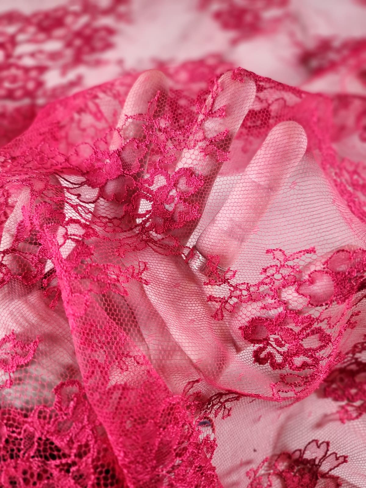 Dantela fina model floral - tip Chantilly, Roșu - imagine 2