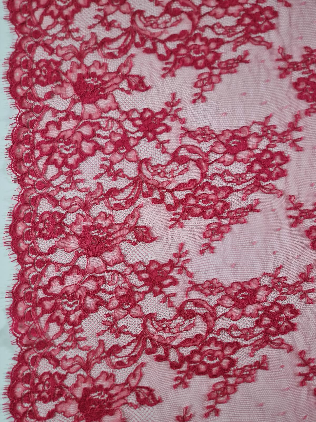 Dantela fina model floral - tip Chantilly, Roșu - imagine 5