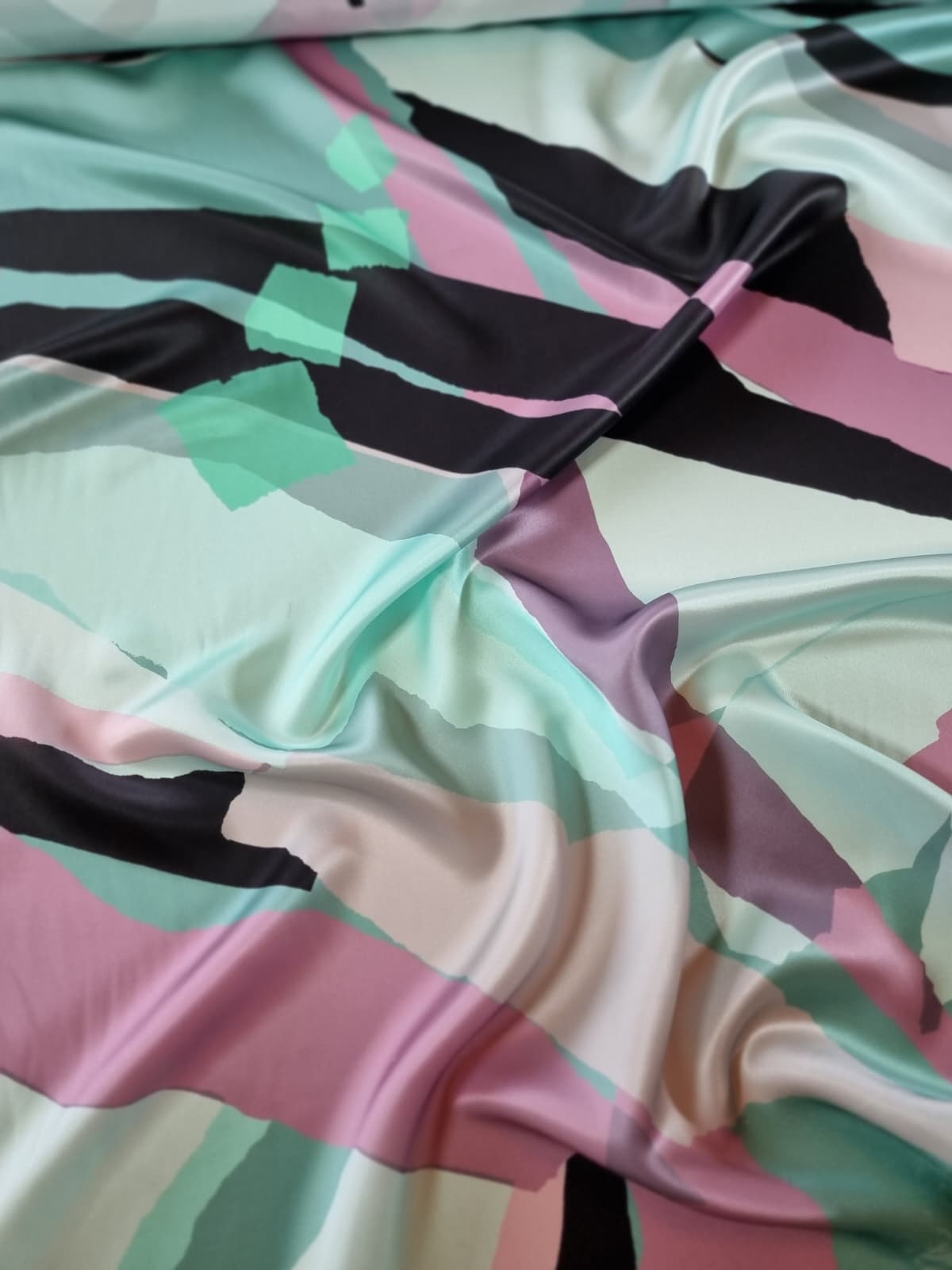 Tesatura din matase naturala satinata sub formă de panou cu design geometric, nuanțe de Verde / Roz / Negru - imagine 7