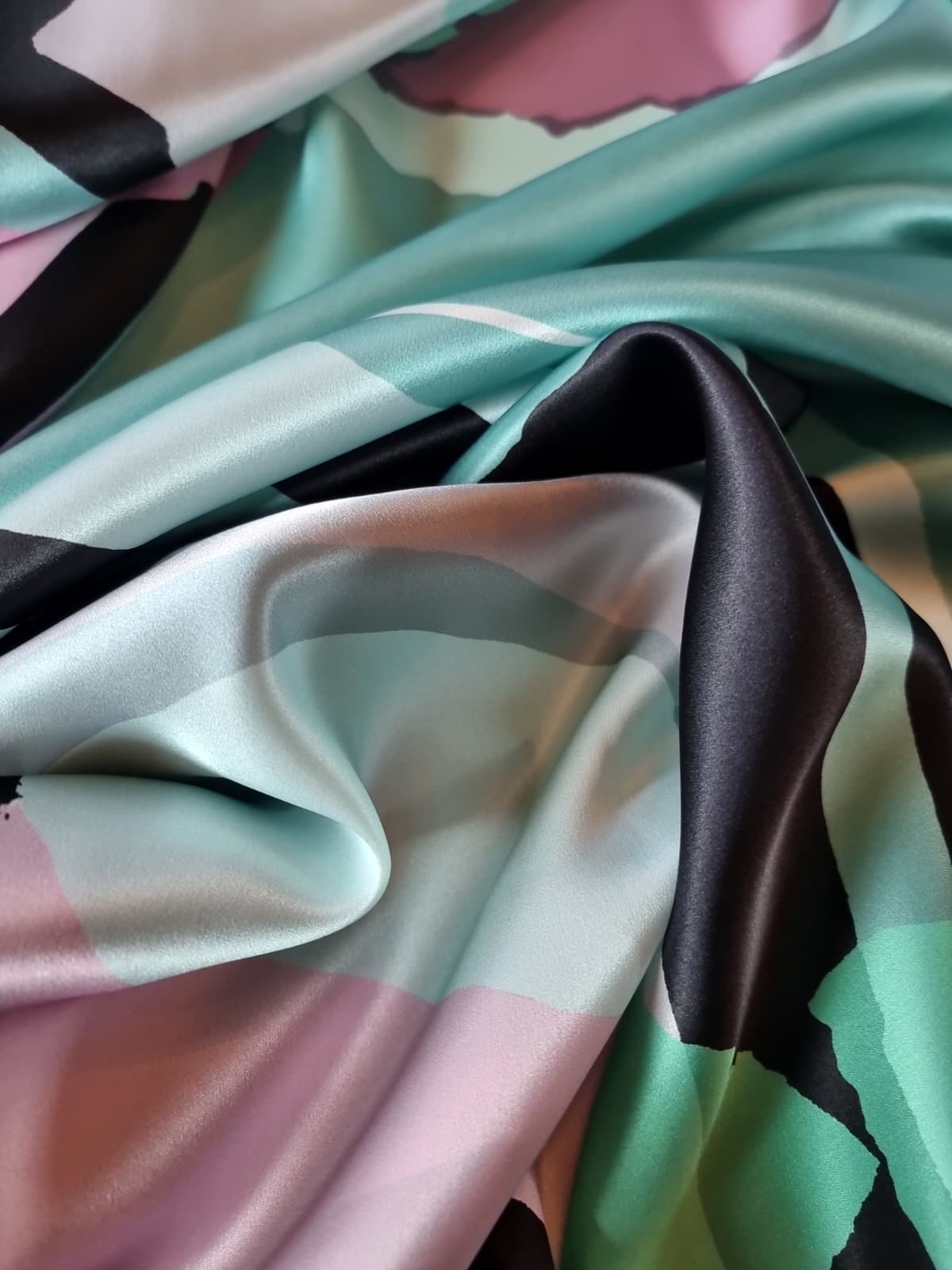 Tesatura din matase naturala satinata sub formă de panou cu design geometric, nuanțe de Verde / Roz / Negru - imagine 10