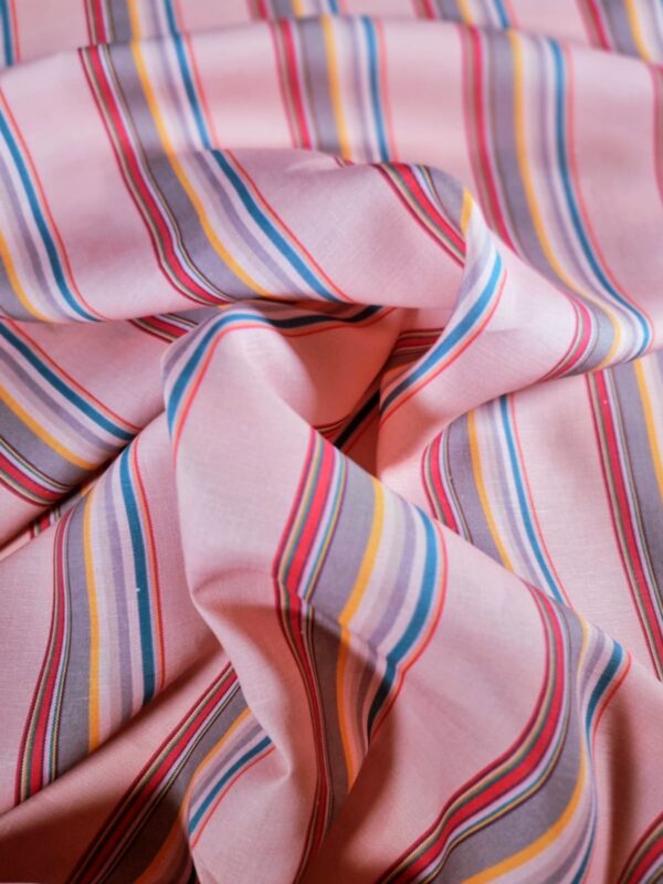 Tesatura plină din in cu design liniar multicolor pe fond Roz