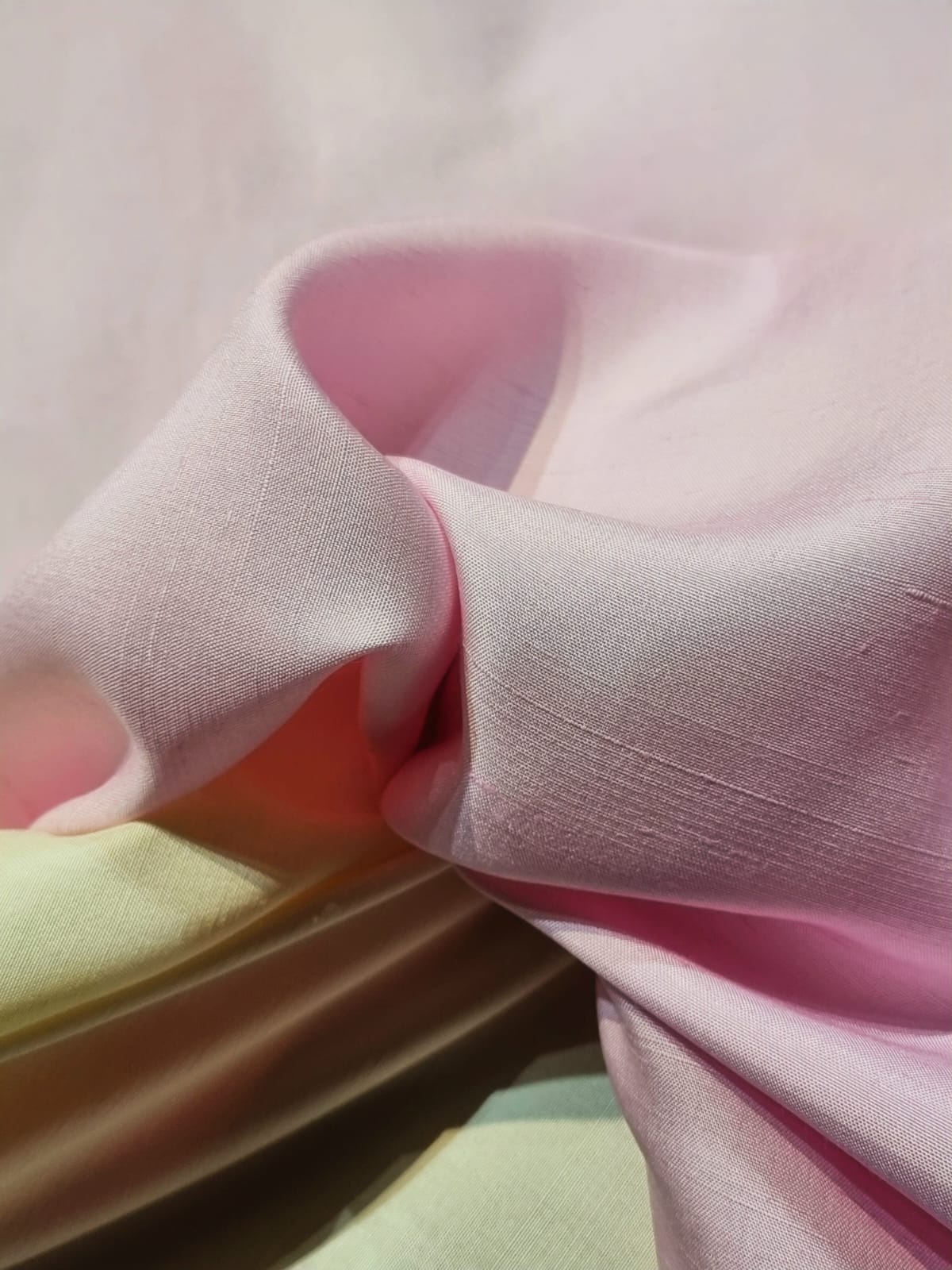 Tesatura shantung din matase naturala - design tricolor pastel, Roz / Galben / Bleu - imagine 3