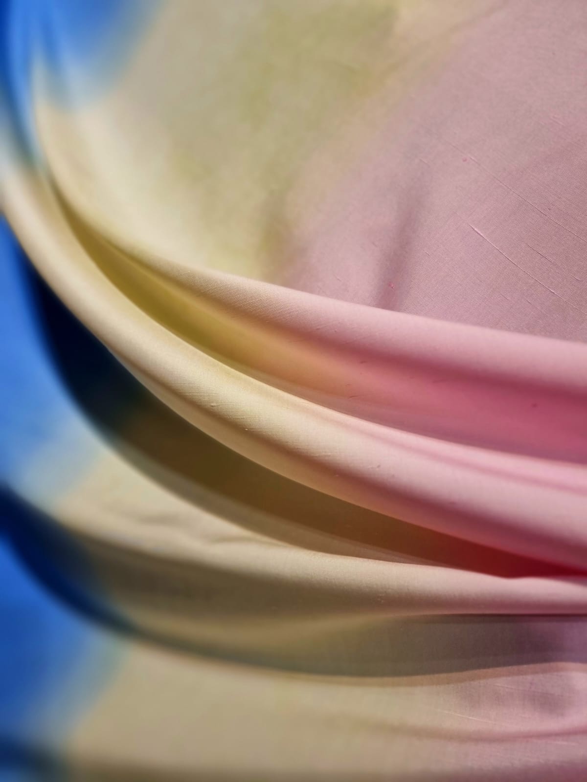 Tesatura shantung din matase naturala - design tricolor pastel, Roz / Galben / Bleu