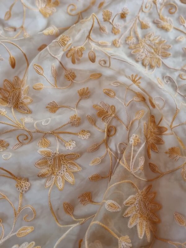 Tesatura brodata pe suport Organza  – design floral, Galben mustar