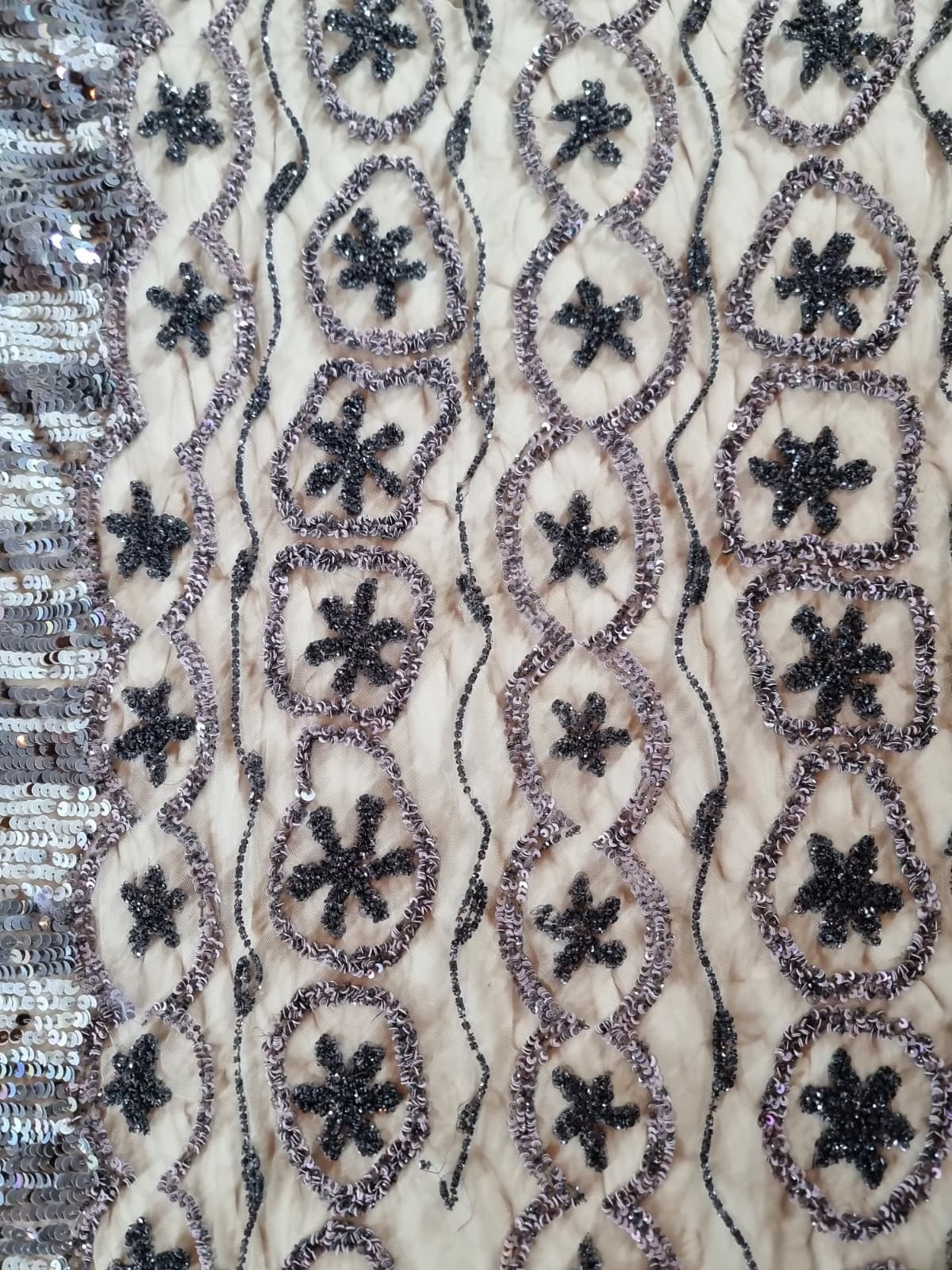 Broderie bogată cu paiete si bordura pe lungimea tesaturii, model abstract in nuanțe de Gri - imagine 3