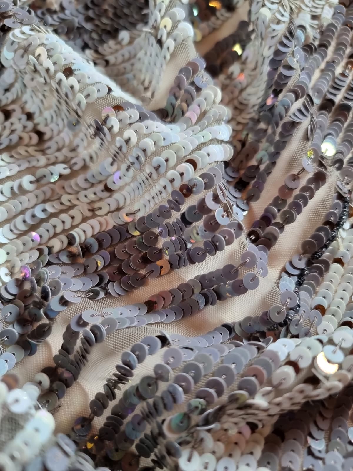 Broderie bogată cu paiete si bordura pe lungimea tesaturii, model abstract in nuanțe de Gri - imagine 6