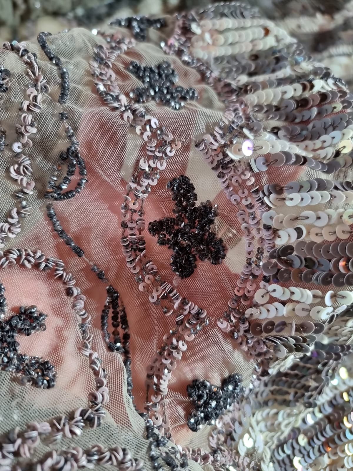 Broderie bogată cu paiete si bordura pe lungimea tesaturii, model abstract in nuanțe de Gri - imagine 10