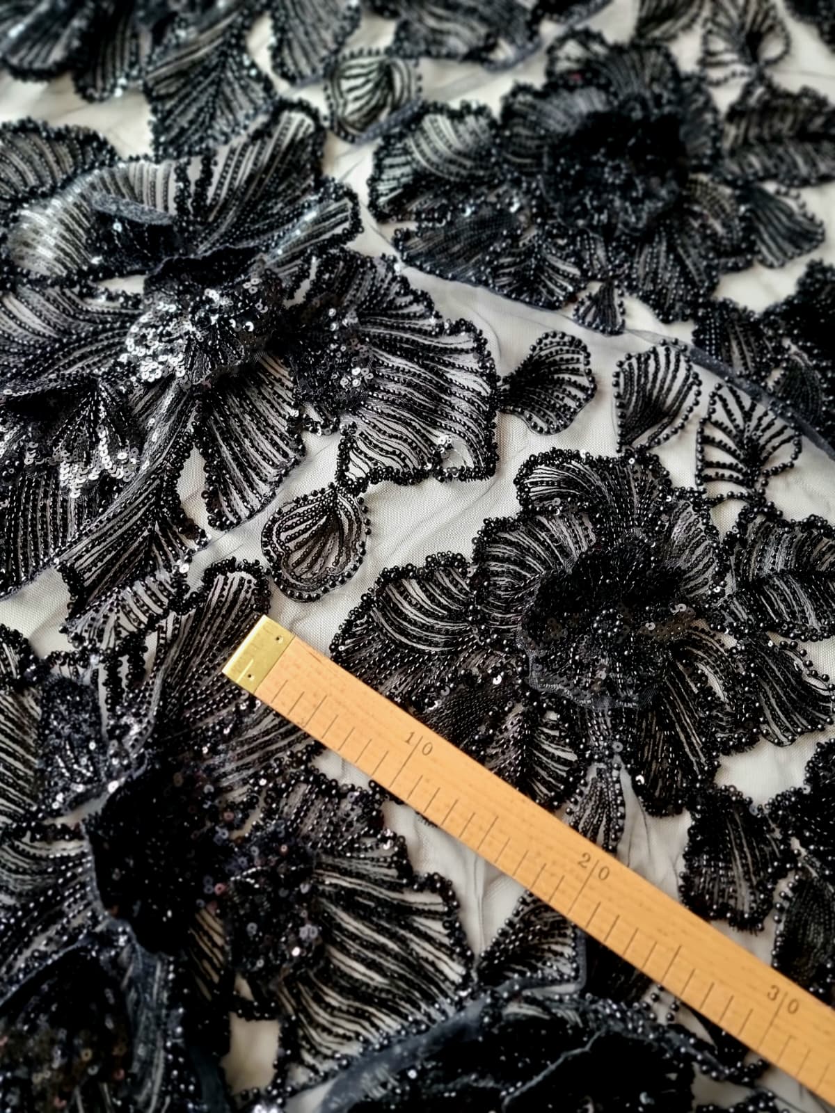 Tesatura cu Broderie bogată cu mărgele și paiete cu flori mari - suport tulle Negru - imagine 8