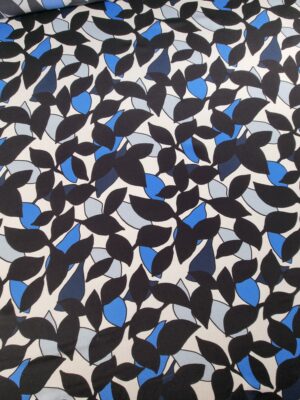 Tesatura Crepe de Chine mat, cu frunze negru, albastru / ivoire