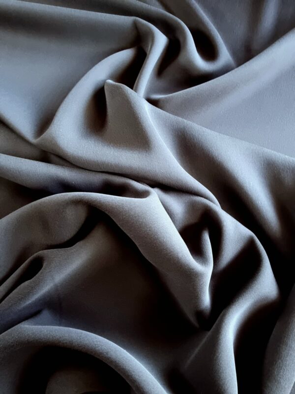 Crepe double face mat/satinat, din mătase naturală cu 5% elastan – design uni — Bleumarin închis